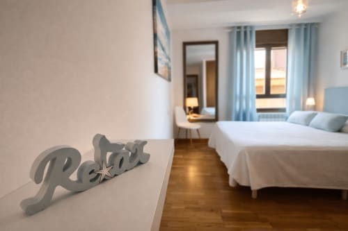 Habitación moderna de  Holibai en Baiona 