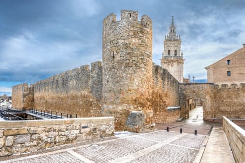 Torreón de la muralla de la puerta de San Miguel en el Burgo de Osma