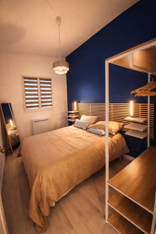Deuxième chambre double avec décoration moderne au gîte Le Clos Bussy à Vichy