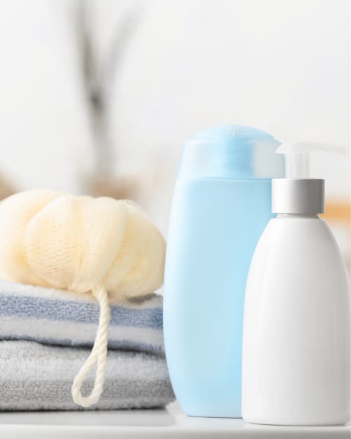 Peignoirs chauds et serviettes fournis pour séance spa privé.