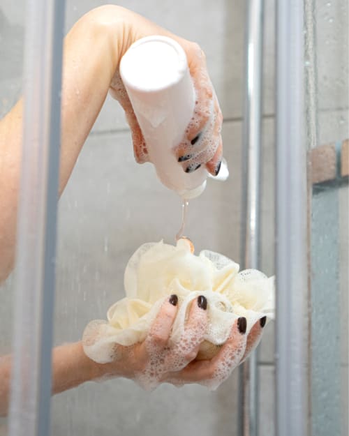 Jacuzzi spa privé chauffé à 37°C avec bulles relaxantes et douches