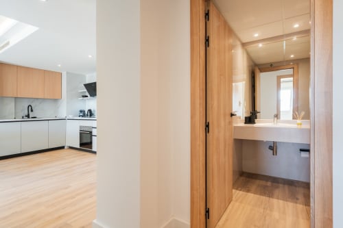 Modern bathroom with wooden vanity and mirror in Marina Banús 2-bedroom apartment at Marbella Home Rentals, Puerto Banús