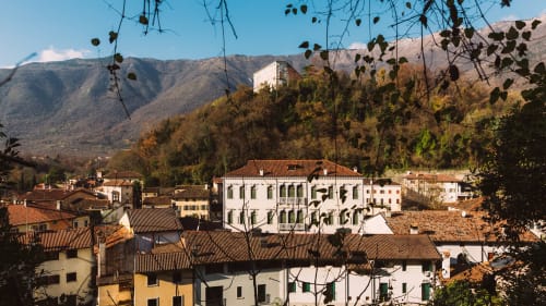 Hotel Casa Meravigliosa immerso nelle montagne di Fontanafredda, Italia con architettura storica