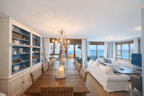 Dúplex Lar de Mar en Baiona con salón abierto, vistas al mar, comedor y balcón costero
