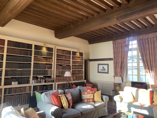 Large living room at Château de Vaux Morvan, comfort, warmth, authenticity, perfect for groups