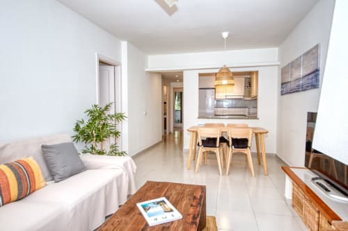 Modern apartment living room and kitchen in Palafrugell, 20m from Canadell beach, with dining area and sea view