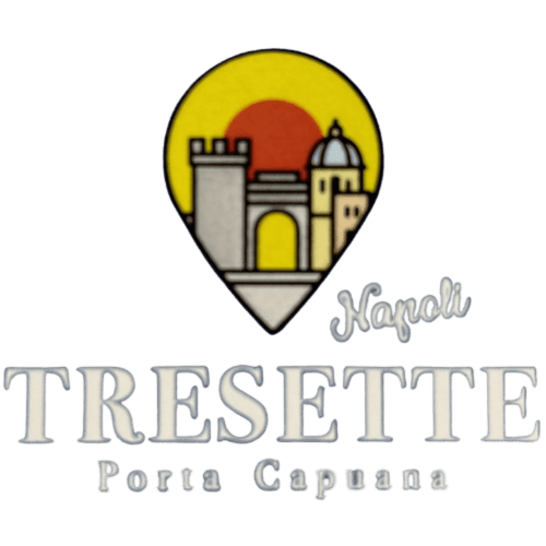 Logo dell'hotel Tresette Porta Capuana con i landmarks di Napoli: castello, cupola e tramonto nel design a spilla mappa