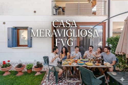 Amici cenano all'aperto a Casa Meravigliosa a Fontanafredda, Italia, degustando cibi e bevande in terrazza.