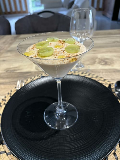 Élégant cocktail dessert aux raisins verts et épices au Jardin d'Elusa, Eauze