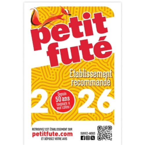Petit Fute 2026 travel guide cover for Chevannes, France featuring yellow patterned design and red text