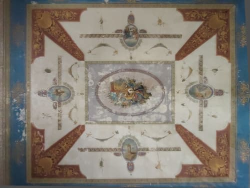 Affresco ornamentale del soffitto di Mappamondi B&B Venezia con bordi decorativi rossi e oro e cherubino centrale