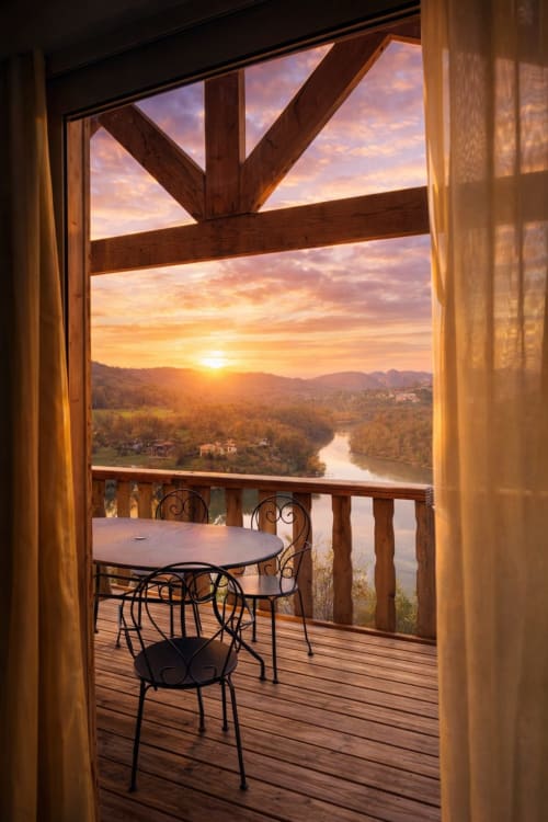 Tramonto visto dalla terrazza del Lodge LE BETET che si affaccia sulla valle del fiume Ain, Serrières-sur-Ain
