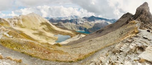 Paysage alpin avec lacs turquoise près de l'Hôtel De La Sage, La Sage Suisse