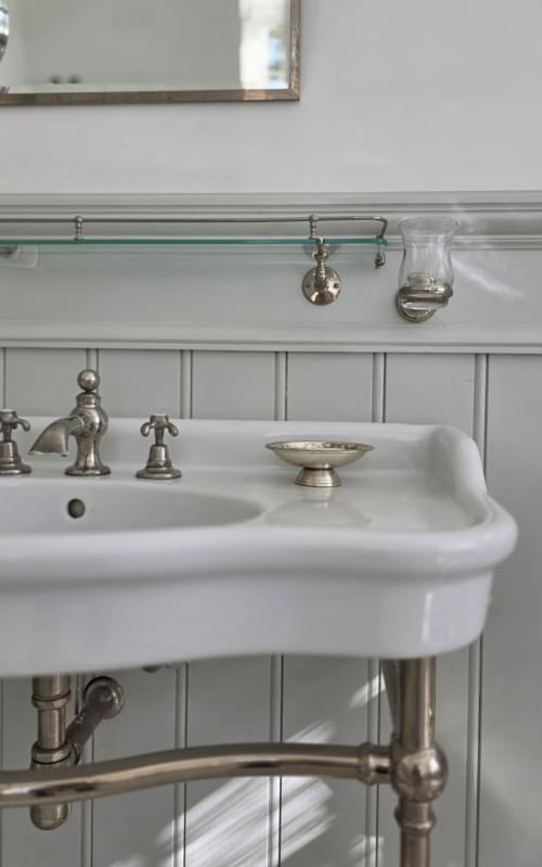 Elegant white pedestal sink with polished nickel fixtures in Castanea Business & Suites Bernard Suite, Merelbeke