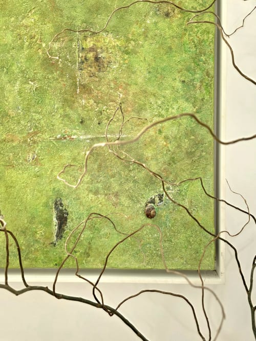 Moss-covered wall with climbing vines at Castanea Business & Suites in Merelbeke