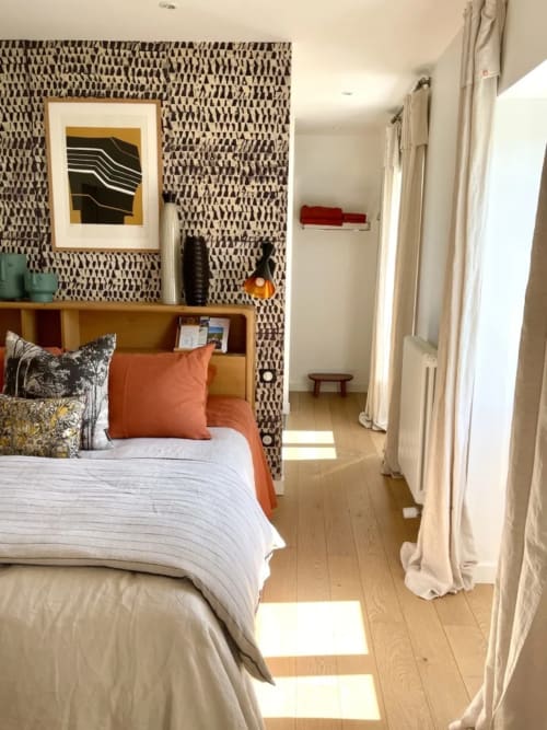 Suite Mont Blanc at Villa Figue Blanche, Montagny-les-buxy: Modern bedroom with patterned wallpaper, wooden bed frame, orange