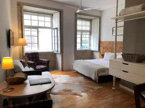 Comfortable Studio for 2 to 3 people, well-equipped, with twin or double beds, TV, bathroom, and complete kitchen. All with side views of the Douro River and the city.