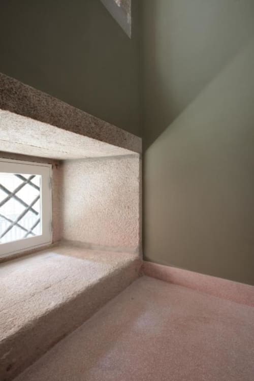 Natural light in all floors 