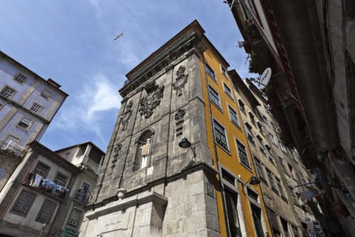 PortoSense is an Historic building classified as a UNESCO World Heritage since 1996,  featuring the statue of St. John, patron saint of the city of Porto, and the Monumental XVIII Fountain!