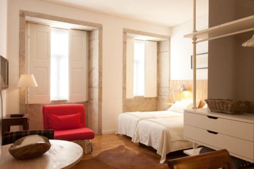 Comfortable Studio for 2 to 3 people, well-equipped, with twin or double beds, TV, bathroom, and complete kitchen. All with side views of the Douro River and the city.