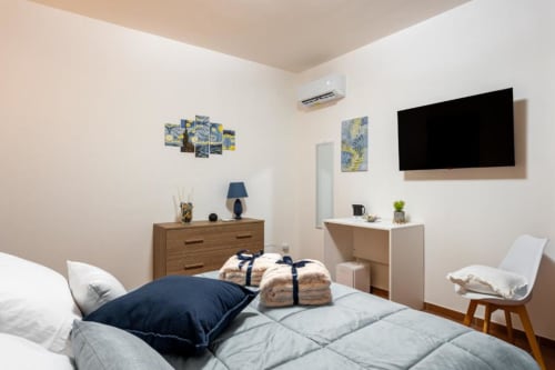 Mistral Room at Torre dei Venti B&B in Ceccano with garden view, modern furnishings, flat-screen TV, and comfortable bedding