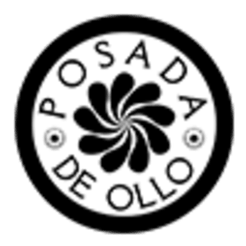 Logo de Posada de Ollo con diseño de flor molino negra y borde circular con texto, emblema del hotel Ollo