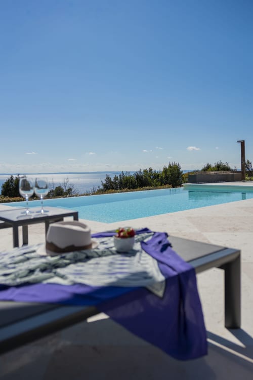 Villa di lusso con piscina a sfioro turchese affacciata sul Lago di Garda, Toscolano Maderno - I Wish Italy