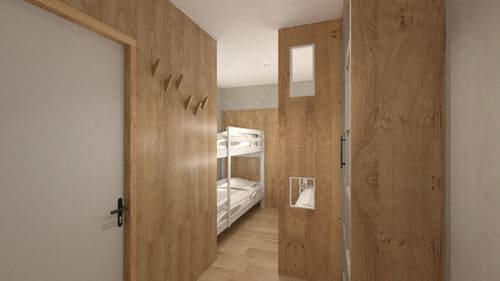 Couloir moderne avec portes en bois et lits superposés à la villa Les Villas de Jade à Saint-Brevin-les-Pins