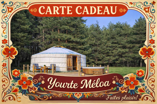 Yourte Méloa avec terrasse et forêt en arrière-plan aux Insolites de la Bastide