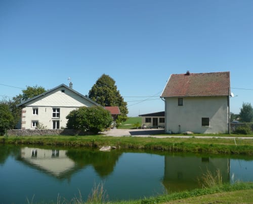 Cottages au bord du lac à LA CONCIERGERIE DES LACS à Gérardmer avec vue sur le jardin et accès privé à l'eau