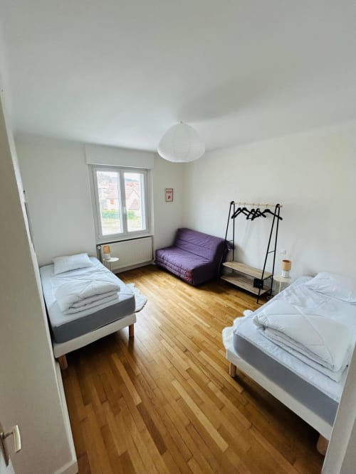 Appartement lumineux multi-chambres à La Conciergerie des Lacs à Gérardmer avec parquet et vue sur le lac