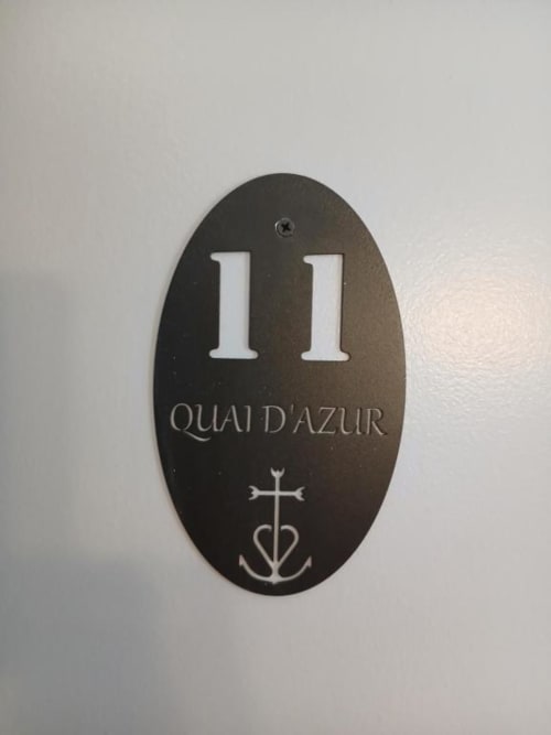 Hotel room number 11 plate for Quai d'Azur in Le Grau-du-Roi with anchor emblem