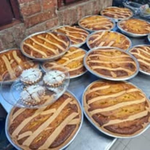 Esposizione di prodotti da forno e dolci fatti in casa all'Agriturismo Villa Mocenigo a Mirano, Italia