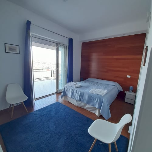 La Blu bedroom at L'attico di Matilde in Siracusa with city views, wooden headboard, and balcony access