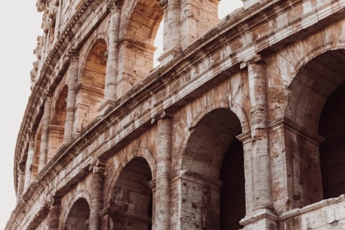 Antichi archi romani alle Stanze di Alla Basilica, San Giovanni, Italia - dettagli architettonici storici