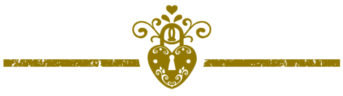 Cadenas et clé en forme de cœur doré et orné pour l'hôtel La Maison Defendue à Tessy-Bocage