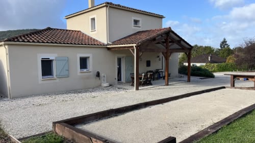 Gîte la Villa des Falaises du Lot - Villa moderne avec terrasse, pergola bois et terrain de pétanque