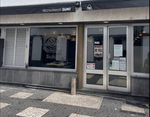 Restaurante Suki storefront with glass doors and windows on a Portuguese street
