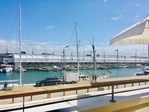 Voiliers amarrés au Bassin des Chalutiers de La Rochelle, vue sur la terrasse de l'appartement Maison ARLOÉ