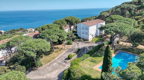 Hôtel Finques Garcia Enrich à Palafrugell avec piscine, jardins et vue sur la mer Méditerranée