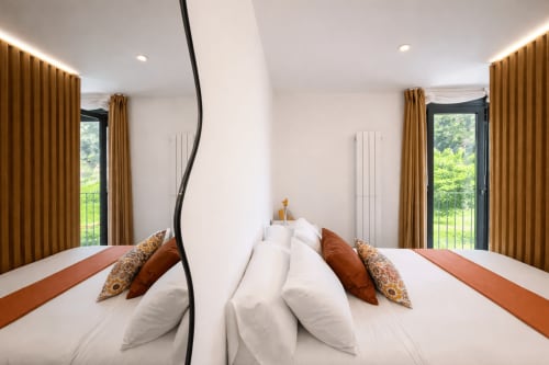  Dormitorio en Baiona , vistas a la montaña y comodidades modernas en el apartamento Holibai Lisiña