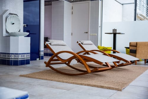 Luxueuse chambre double à Villa Bianca avec transats à bascule en bois sur la terrasse, Dalhem Belgique
