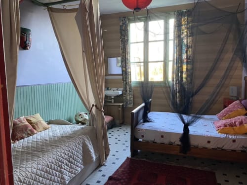 Chambre chinoise bedroom at Le Lama Zébré with twin canopy beds, sheer drapes, and garden view in Penmarch