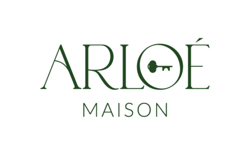 Logo Maison ARLOÉ avec symbole de clé, hôtel de luxe à La Rochelle, France