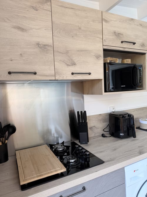 Modern kitchen in Filao Cottage cottage with gas cooktop, microwave, knife block and small appliances