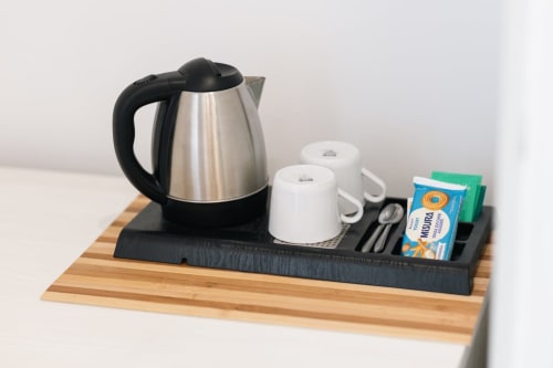 Welcome tray with electric kettle, cups, biscuits and tea at L'Amaranto B&B in Agerola