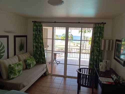 Studio à Sainte-Anne, Martinique avec vue mer, canapé, balcon sur l'océan et la plage