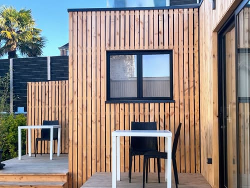 Extérieur du studio du chalet moderne en bois avec espace repas aux Logis du Canal, Betton