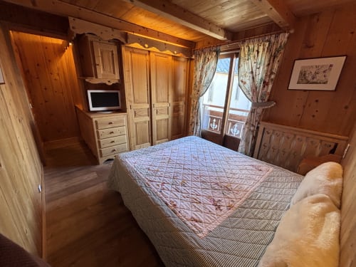 Wooden chalet bedroom at Chez Marion, Notre Dame de Bellecombe, with mountain view balcony and full furnishings