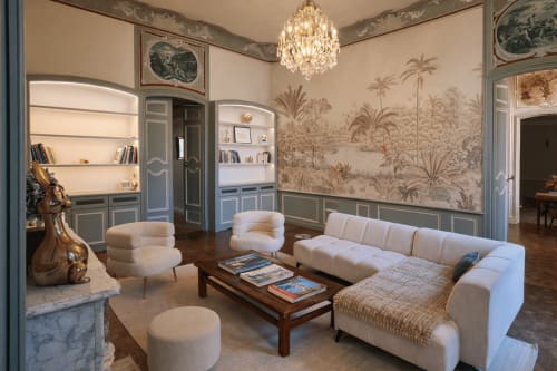 Elegant living room in Suite Lucas de Montigny at Les Suites de Montigny, Aix-en-Provence, featuring cream furnishings, palm